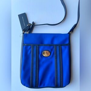 Blue Tommy Hilfiger crossbody bag. Sporty and Classic.